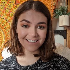 Meet your Posher, Maya